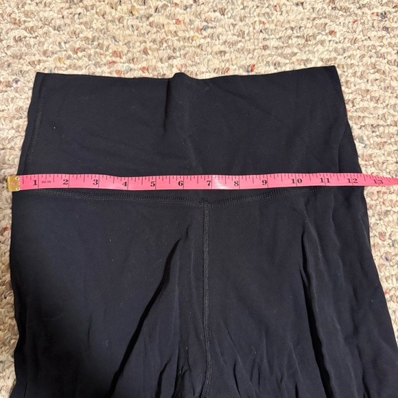 Nike Yoga Luxe Women's High-Waisted Shorts Biker Spandex Black- Size Medium - Picture 10 of 10